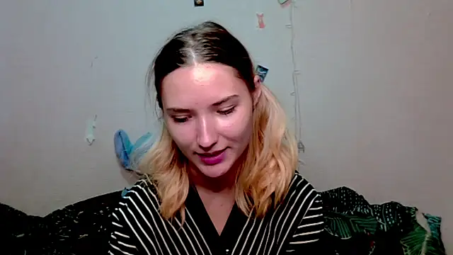 Snapshot of _kikiclark__ chatting on 10-15-25, 08:50 kikiclark online show from 10-15-25, 08:50