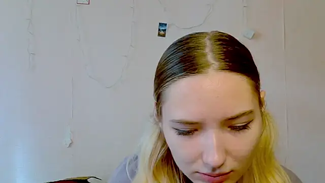 Snapshot of _kikiclark__ chatting on 09-27-25, 08:42 kikiclark online show from 09-27-25, 08:42