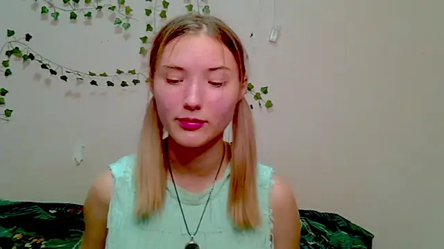  kikiclark   online show from 11-28-25, 08:53