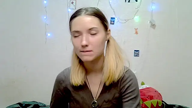 Snapshot of _kikiclark__ chatting on 09-20-25, 08:47 kikiclark online show from 09-20-25, 08:47