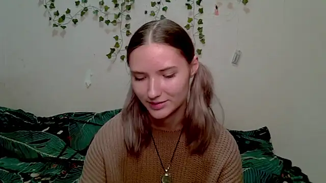  kikiclark   online show from 10-24-25, 08:52