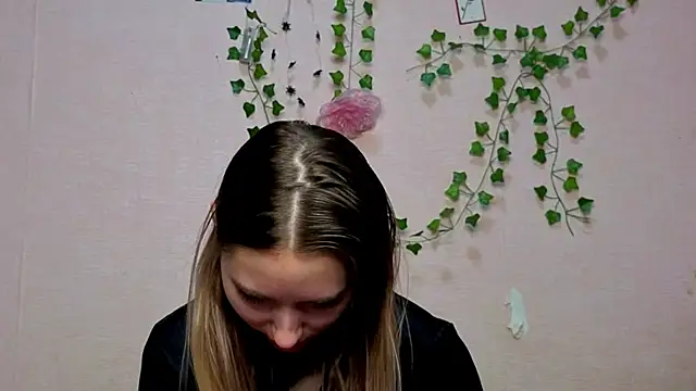  kikiclark   online show from 12-21-25, 09:11