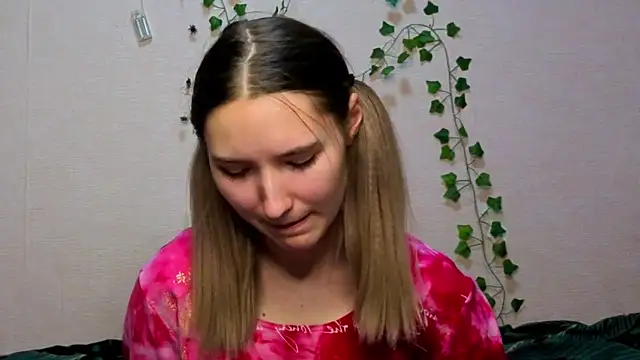  kikiclark   online show from 12-14-25, 07:19