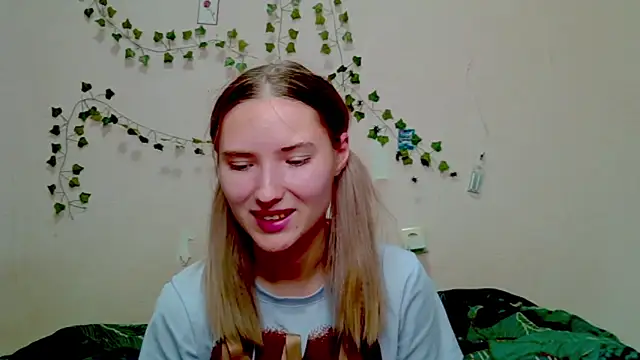  kikiclark   online show from 11-23-25, 08:52