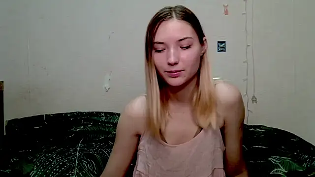 Snapshot of _kikiclark__ chatting on 10-12-25, 08:32 kikiclark online show from 10-12-25, 08:32