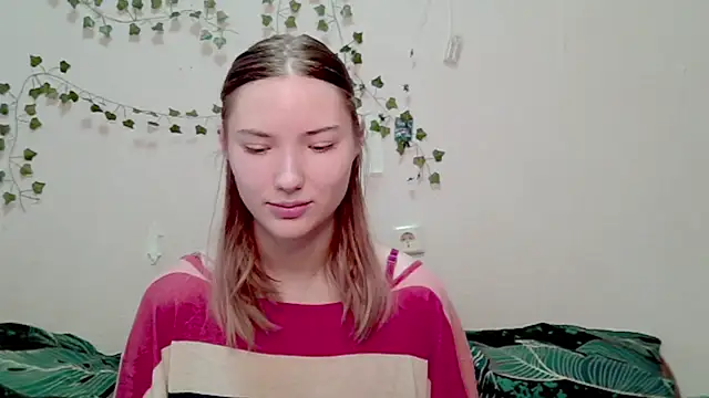  kikiclark   online show from 12-03-25, 11:42