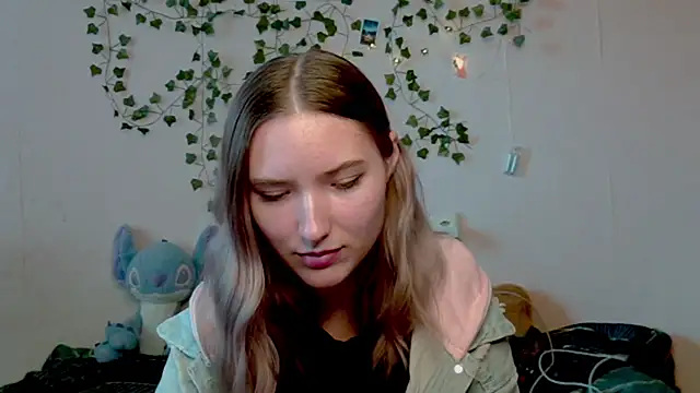 Snapshot of _kikiclark__ chatting on 10-23-25, 01:10 kikiclark online show from 10-23-25, 01:10