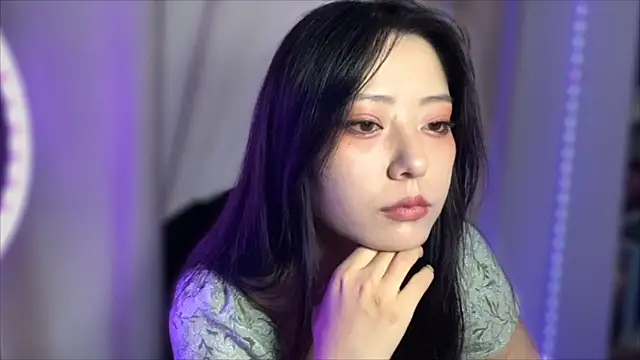 Snapshot of WonderMira chatting on 09-19-25, 12:09 WonderMira online show from 09-19-25, 12:09