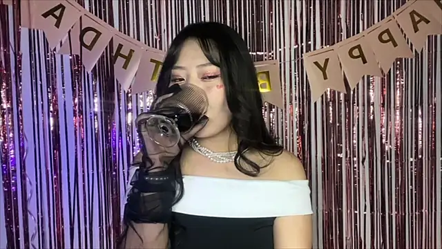 Snapshot of WonderMira chatting on 10-20-25, 01:11 WonderMira online show from 10-20-25, 01:11