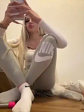 Steffi Snowbunny online show from 09-16-25, 02:18