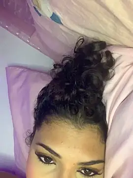 Snapshot of luluzinhax chatting on 02-24-26, 03:18 luluzinhax online show from 02-24-26, 03:18