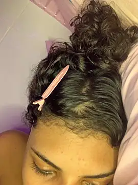 Snapshot of luluzinhax chatting on 02-21-26, 03:30 luluzinhax online show from 02-21-26, 03:30