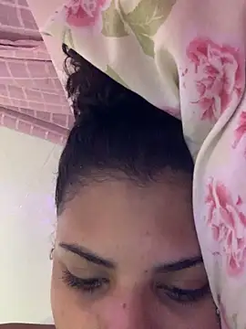 Snapshot of luluzinhax chatting on 02-11-26, 04:23 luluzinhax online show from 02-11-26, 04:23