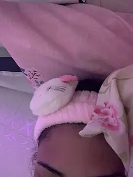 Snapshot of luluzinhax chatting on 01-17-26, 02:48 luluzinhax online show from 01-17-26, 02:48