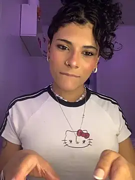 Snapshot of luluzinhax chatting on 10-15-25, 03:27 luluzinhax online show from 10-15-25, 03:27