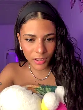 Snapshot of luluzinhax chatting on 10-23-25, 01:10 luluzinhax online show from 10-23-25, 01:10