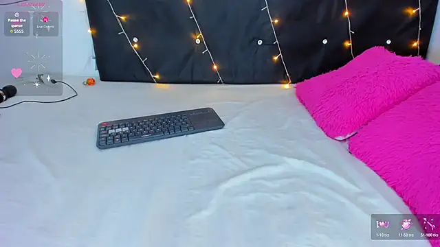 Danaa moore  online show from 11-08-25, 09:29