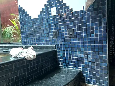 Snapshot of chrisalmeid_ chatting on 12-18-25, 10:52 chrisalmeid online show from 12-18-25, 10:52