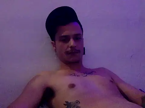 Snapshot of chrisalmeid_ chatting on 09-16-25, 07:20 chrisalmeid  online show from 09-16-25, 07:20