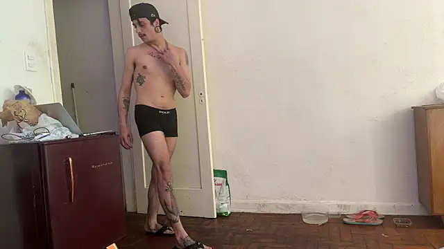 Snapshot of chrisalmeid_ chatting on 11-16-25, 02:33 chrisalmeid online show from 11-16-25, 02:33