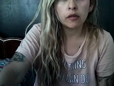 Valery  Rouse  online show from 10-27-25, 04:08