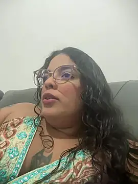 Snapshot of SecretBrunette chatting on 06-23-26, 08:18 SecretBrunette online show from 06-23-26, 08:18