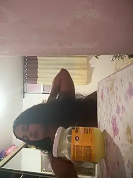 Snapshot of SecretBrunette chatting on 11-07-25, 04:50 SecretBrunette online show from 11-07-25, 04:50