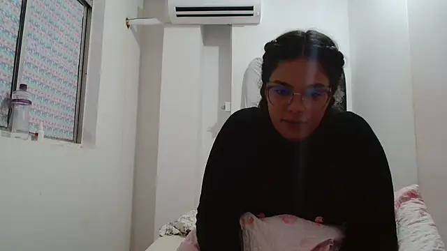 Snapshot of SecretBrunette chatting on 11-05-25, 04:59 SecretBrunette online show from 11-05-25, 04:59