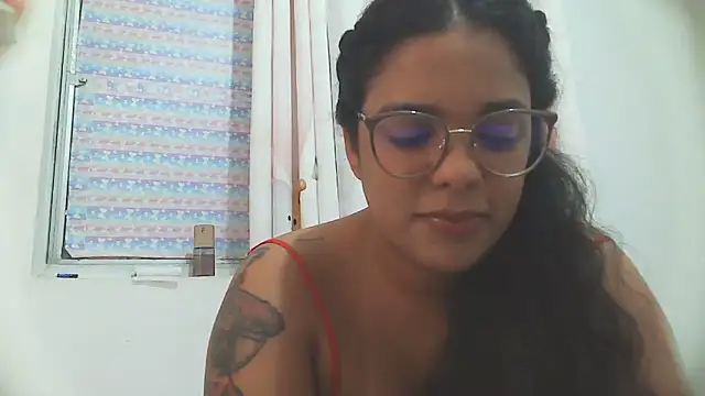 Snapshot of SecretBrunette chatting on 01-08-26, 03:01 SecretBrunette online show from 01-08-26, 03:01