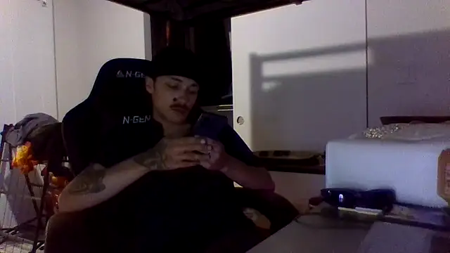 Snapshot of Jbenz420 chatting on 06-29-26, 02:18 Jbenz420 online show from 06-29-26, 02:18