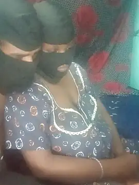 Snapshot of telugucouplee22 chatting on 09-09-25, 05:22 telugucouplee22 online show from 09-09-25, 05:22