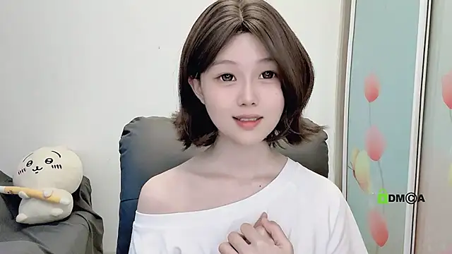 Snapshot of gummy-candy chatting on 10-11-25, 01:06 gummy-candy online show from 10-11-25, 01:06