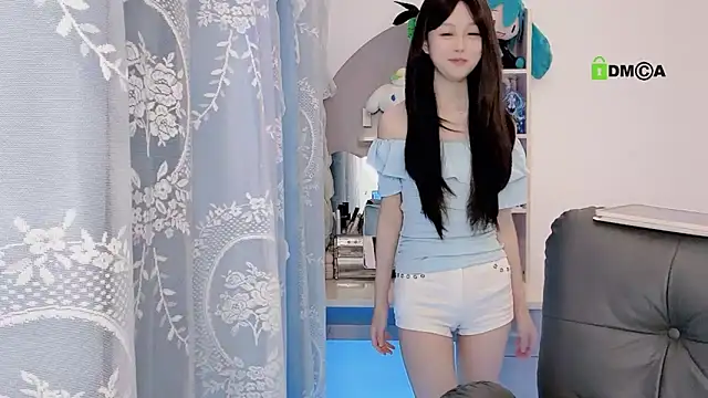 Snapshot of gummy-candy chatting on 09-18-25, 07:11 gummy-candy online show from 09-18-25, 07:11