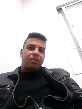 Snapshot of radois54 chatting on 05-04-26, 11:29 radois54 online show from 05-04-26, 11:29
