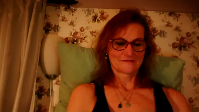 Snapshot of Valinella chatting on 02-11-26, 08:20 Valinella online show from 02-11-26, 08:20