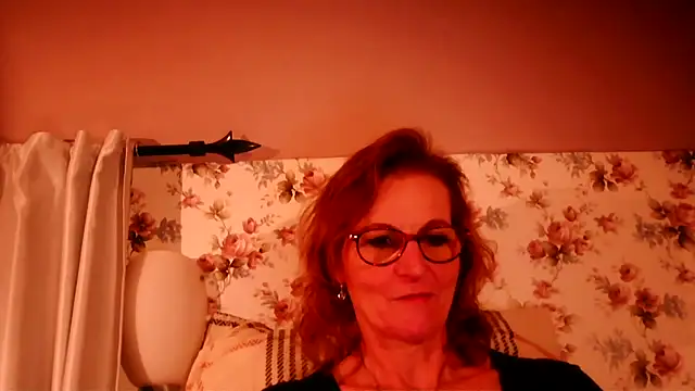 Snapshot of Valinella chatting on 02-17-26, 07:33 Valinella online show from 02-17-26, 07:33