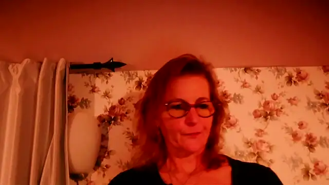 Snapshot of Valinella chatting on 02-16-26, 07:12 Valinella online show from 02-16-26, 07:12