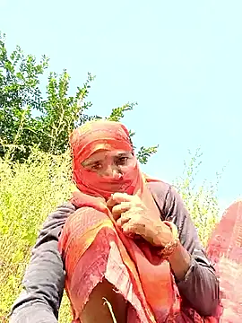 Snapshot of Hot-honi chatting on 10-11-25, 08:04 Hot-honi online show from 10-11-25, 08:04