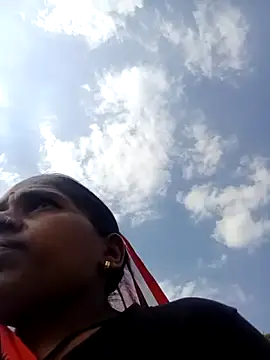 Snapshot of Hot-honi chatting on 10-13-25, 09:00 Hot-honi online show from 10-13-25, 09:00