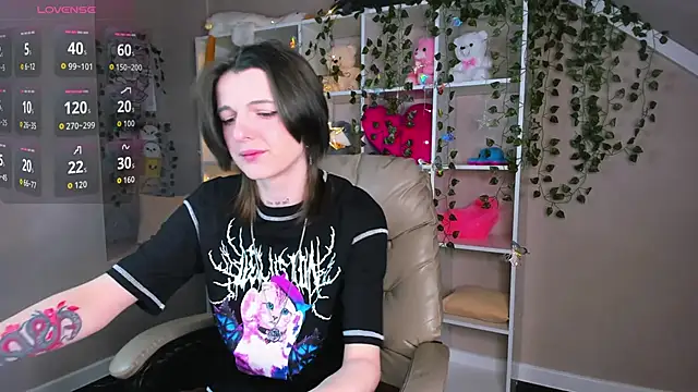 Lynn Martin online show from 11-28-25, 12:44