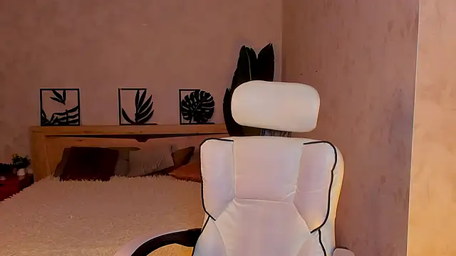 Lynn Martin online show from 04-21-26, 05:19