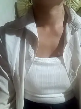 Snapshot of liss-su chatting on 10-10-25, 10:49 liss-su online show from 10-10-25, 10:49