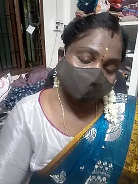 Snapshot of Tamil_Kavitha10 chatting on 06-10-26, 04:41 Tamil Kavitha10 online show from 06-10-26, 04:41
