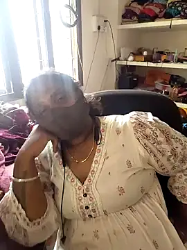 Snapshot of Tamil_Kavitha10 chatting on 06-05-26, 08:20 Tamil Kavitha10 online show from 06-05-26, 08:20