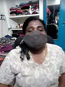 Snapshot of Tamil_Kavitha10 chatting on 05-08-26, 07:17 Tamil Kavitha10 online show from 05-08-26, 07:17