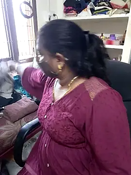Snapshot of Tamil_Kavitha10 chatting on 07-15-26, 01:12 Tamil Kavitha10 online show from 07-15-26, 01:12