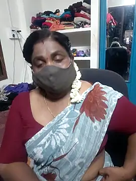 Snapshot of Tamil_Kavitha10 chatting on 05-18-26, 05:51 Tamil Kavitha10 online show from 05-18-26, 05:51