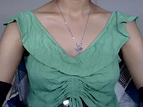 Snapshot of Riva_arora01 chatting on 10-25-25, 11:31 Riva arora01 online show from 10-25-25, 11:31