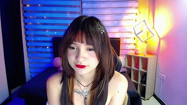 Snapshot of _Charlotte_Collins_ chatting on 09-10-25, 01:21 Charlotte Collins online show from 09-10-25, 01:21