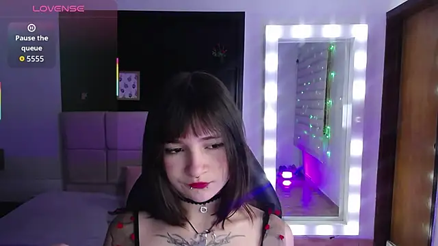Snapshot of _Charlotte_Collins_ chatting on 10-21-25, 03:22 Charlotte Collins online show from 10-21-25, 03:22